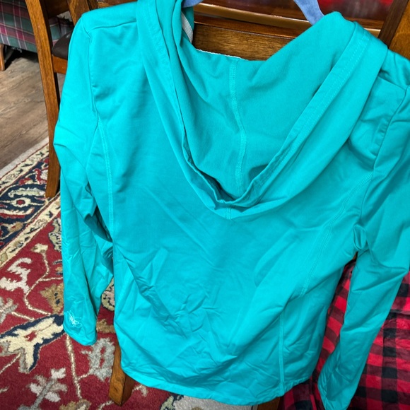 LL Bean active hooded top - Picture 3 of 5